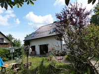 Helle Dachgeschosswohnung mit großem Gartenteil in direkter Nähe zum Naturschutzgebiet